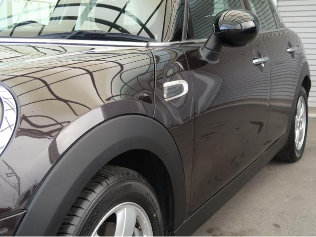 ＭＩＮＩ クーパー　５ドア　ミントパッケージ　ＬＥＤヘッドライト＆ＬＥＤフォグランプ　ドライビングモード　ナビパッケージ　ＢＴオーディオ＆ハンズフリー　アームレスト　クロームラインインテリア　ライトパッケージ　禁煙車（30枚目）