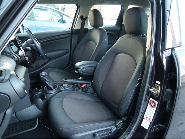 ＭＩＮＩ クーパー　５ドア　ミントパッケージ　ＬＥＤヘッドライト＆ＬＥＤフォグランプ　ドライビングモード　ナビパッケージ　ＢＴオーディオ＆ハンズフリー　アームレスト　クロームラインインテリア　ライトパッケージ　禁煙車（42枚目）