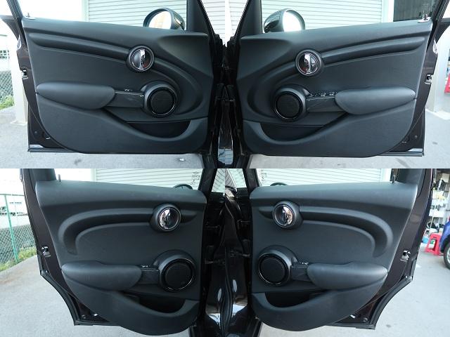 ＭＩＮＩ クーパー　５ドア　ミントパッケージ　ＬＥＤヘッドライト＆ＬＥＤフォグランプ　ドライビングモード　ナビパッケージ　ＢＴオーディオ＆ハンズフリー　アームレスト　クロームラインインテリア　ライトパッケージ　禁煙車（50枚目）