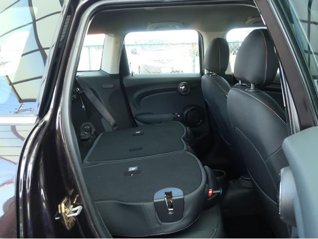 ＭＩＮＩ クーパー　５ドア　ミントパッケージ　ＬＥＤヘッドライト＆ＬＥＤフォグランプ　ドライビングモード　ナビパッケージ　ＢＴオーディオ＆ハンズフリー　アームレスト　クロームラインインテリア　ライトパッケージ　禁煙車（77枚目）