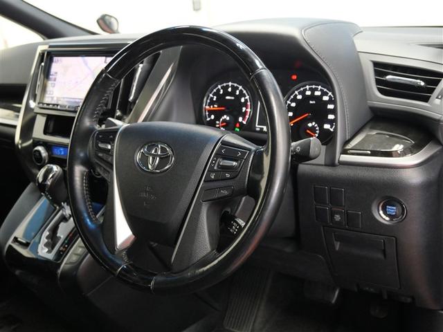 アルファード ２．５Ｓ　Ａパッケージ　タイプブラック　サンルーフ　フルセグ　メモリーナビ　ＤＶＤ再生　ミュージックプレイヤー接続可　後席モニター　バックカメラ　衝突被害軽減システム　ＥＴＣ　両側電動スライド　ＬＥＤヘッドランプ　乗車定員７人　３列シート（6枚目）