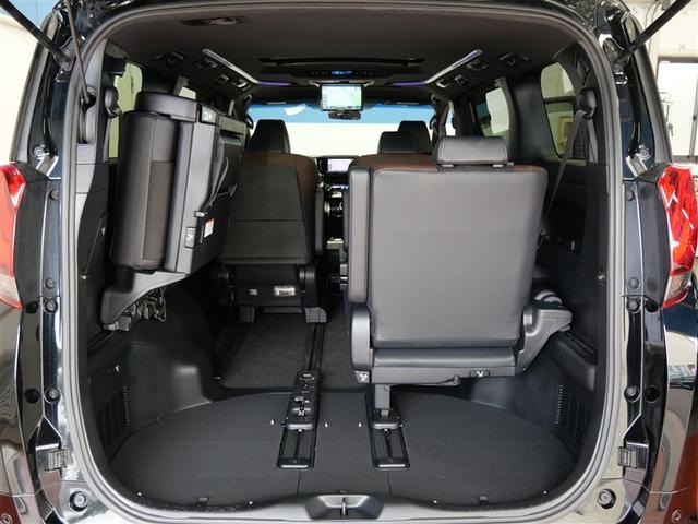 アルファード ２．５Ｓ　Ａパッケージ　タイプブラック　サンルーフ　フルセグ　メモリーナビ　ＤＶＤ再生　ミュージックプレイヤー接続可　後席モニター　バックカメラ　衝突被害軽減システム　ＥＴＣ　両側電動スライド　ＬＥＤヘッドランプ　乗車定員７人　３列シート（11枚目）