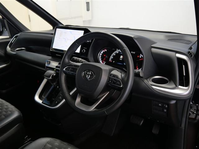 ヴォクシー Ｓ－Ｚ　フルセグ　メモリーナビ　ＤＶＤ再生　ミュージックプレイヤー接続可　後席モニター　バックカメラ　衝突被害軽減システム　ＥＴＣ　ドラレコ　両側電動スライド　ＬＥＤヘッドランプ　乗車定員７人　３列シート（6枚目）