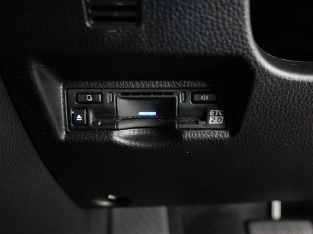 ヴォクシー Ｓ－Ｚ　フルセグ　メモリーナビ　ＤＶＤ再生　ミュージックプレイヤー接続可　後席モニター　バックカメラ　衝突被害軽減システム　ＥＴＣ　ドラレコ　両側電動スライド　ＬＥＤヘッドランプ　乗車定員７人　３列シート（15枚目）