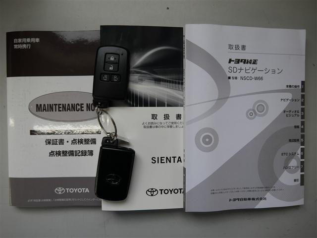 シエンタ ハイブリッドＧ　ワンセグ　メモリーナビ　ミュージックプレイヤー接続可　バックカメラ　衝突被害軽減システム　ＥＴＣ　両側電動スライド　ＬＥＤヘッドランプ　ウオークスルー　乗車定員７人　３列シート　ワンオーナー（26枚目）