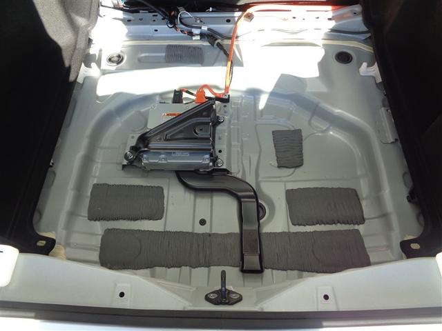 プリウス Ｚ　サンルーフ　フルセグ　メモリーナビ　ミュージックプレイヤー接続可　衝突被害軽減システム　ＥＴＣ　ドラレコ　ＬＥＤヘッドランプ　ワンオーナー（33枚目）