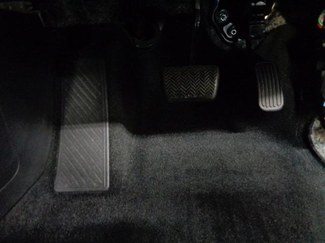 ヴォクシー Ｓ－Ｚ　フルセグ　メモリーナビ　ＤＶＤ再生　ミュージックプレイヤー接続可　バックカメラ　衝突被害軽減システム　ＥＴＣ　ドラレコ　両側電動スライド　ＬＥＤヘッドランプ　乗車定員７人　３列シート　ワンオーナー（30枚目）