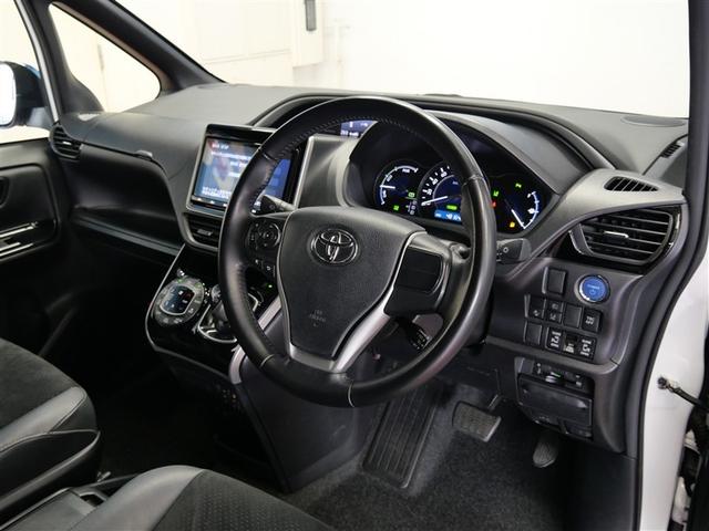 ヴォクシー ハイブリッドＺＳ　煌ＩＩＩ　フルセグ　メモリーナビ　ＤＶＤ再生　ミュージックプレイヤー接続可　後席モニター　バックカメラ　衝突被害軽減システム　ＥＴＣ　両側電動スライド　ＬＥＤヘッドランプ　乗車定員７人　３列シート　ワンオーナー（6枚目）