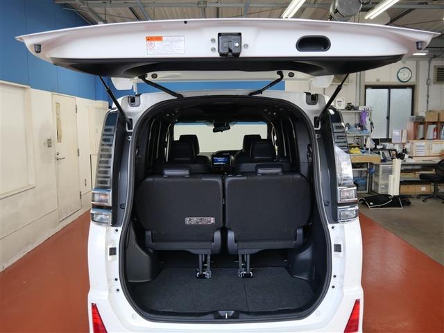 ヴォクシー ハイブリッドＺＳ　煌ＩＩＩ　フルセグ　メモリーナビ　ＤＶＤ再生　ミュージックプレイヤー接続可　後席モニター　バックカメラ　衝突被害軽減システム　ＥＴＣ　両側電動スライド　ＬＥＤヘッドランプ　乗車定員７人　３列シート　ワンオーナー（10枚目）