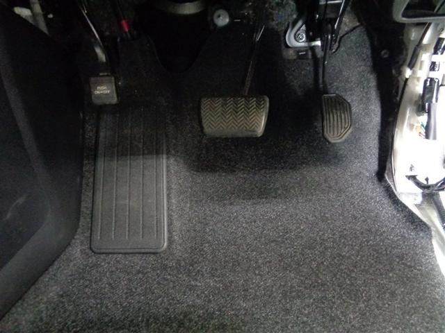 ヴォクシー ハイブリッドＺＳ　煌ＩＩＩ　フルセグ　メモリーナビ　ＤＶＤ再生　ミュージックプレイヤー接続可　後席モニター　バックカメラ　衝突被害軽減システム　ＥＴＣ　両側電動スライド　ＬＥＤヘッドランプ　乗車定員７人　３列シート　ワンオーナー（31枚目）