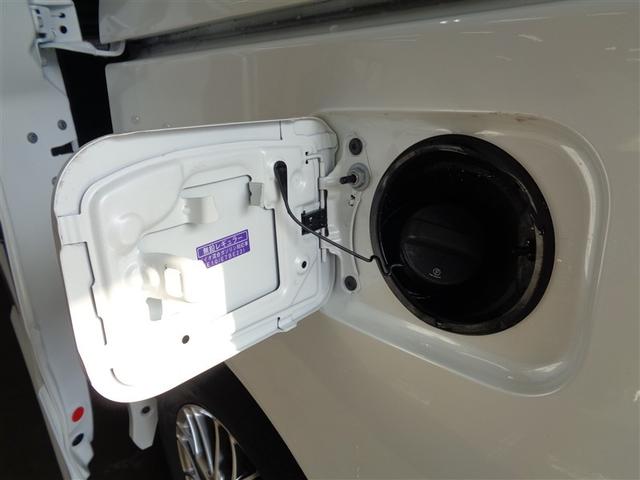 ヴォクシー ハイブリッドＺＳ　煌ＩＩＩ　フルセグ　メモリーナビ　ＤＶＤ再生　ミュージックプレイヤー接続可　後席モニター　バックカメラ　衝突被害軽減システム　ＥＴＣ　両側電動スライド　ＬＥＤヘッドランプ　乗車定員７人　３列シート　ワンオーナー（32枚目）