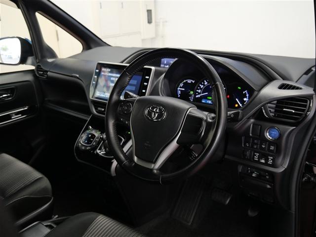 ヴォクシー ハイブリッドＺＳ　煌ＩＩ　フルセグ　メモリーナビ　ＤＶＤ再生　ミュージックプレイヤー接続可　バックカメラ　衝突被害軽減システム　ＥＴＣ　両側電動スライド　ＬＥＤヘッドランプ　乗車定員７人　３列シート　ワンオーナー　フルエアロ（6枚目）