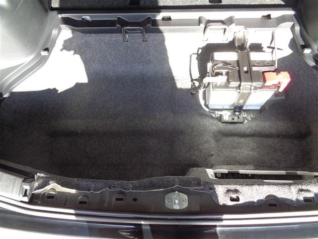 ヴォクシー ハイブリッドＺＳ　煌ＩＩ　フルセグ　メモリーナビ　ＤＶＤ再生　ミュージックプレイヤー接続可　バックカメラ　衝突被害軽減システム　ＥＴＣ　両側電動スライド　ＬＥＤヘッドランプ　乗車定員７人　３列シート　ワンオーナー　フルエアロ（32枚目）