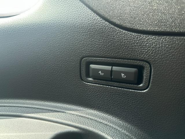 リンカーンナビゲーター 　リザーブ　新車並行　ワンオーナー　全整備履歴有　電動サイドステップ　電動リアゲート　パノラマサンルーフ　ＲＡＶＥＬサウンド　シートヒーター＆ベンチレーション　カープレイ　ＡＶインターフェース（67枚目）