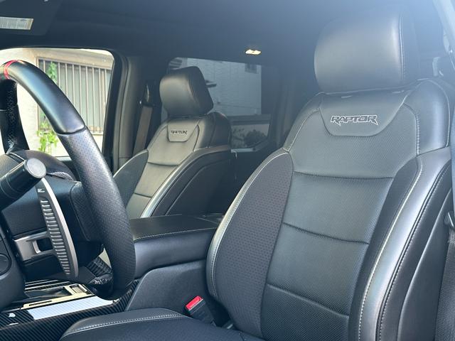 Ｆ－１５０ 　ラプター　新車並行　パノラマルーフ　カーボンフェンダー　Ｂｏｒｌａアタックマフラー　３連フォグライト　社外エアクリーナー純正ナビ＋アルパイン１１インチナビ　ＦＵＥＬ２０インチホイール　フルセグＴＶ（18枚目）