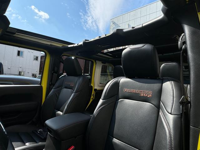ジープ・ラングラーアンリミテッド ルビコン392 新車並行 ワンオーナー スカイワンタッチパワートップ 電動サイドステップ FOXサスペンション サブウーファ付きアルパインオーディオ(55枚目)