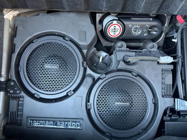 ダッジ・チャレンジャー 　Ｔ／Ａ３９２　新車並行　ワンオーナー　サンルーフ　アダプティブクルーズコントロール　Ｈａｒｍａｎ／Ｋａｒｄｏｎオーディオ　ボンネットピン　専用エアキャッチャー　ホワイトメーター　サテンブラックトップ（25枚目）