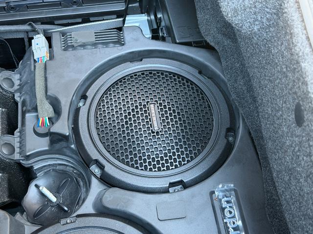 ダッジ・チャレンジャー 　Ｔ／Ａ３９２　新車並行　ワンオーナー　サンルーフ　アダプティブクルーズコントロール　Ｈａｒｍａｎ／Ｋａｒｄｏｎオーディオ　ボンネットピン　専用エアキャッチャー　ホワイトメーター　サテンブラックトップ（26枚目）