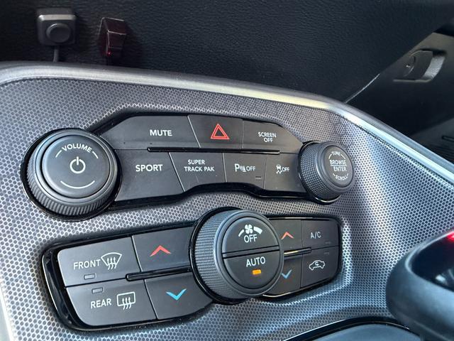 ダッジ・チャレンジャー 　Ｔ／Ａ３９２　新車並行　ワンオーナー　サンルーフ　アダプティブクルーズコントロール　Ｈａｒｍａｎ／Ｋａｒｄｏｎオーディオ　ボンネットピン　専用エアキャッチャー　ホワイトメーター　サテンブラックトップ（76枚目）