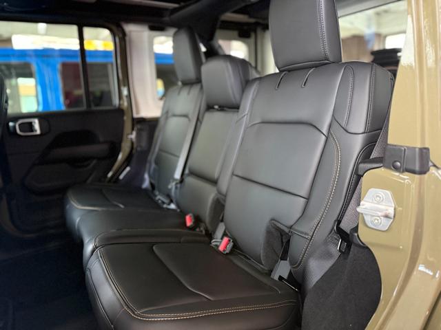 ジープ・ラングラーアンリミテッド 　ルビコン３９２　ファイナルエディション　４１　スカイトップ　ブラックナッパレザーシート　シートヒーター　ステアリングヒーター　アダプティブクルーズコントロール　ファイナルエディション専用バッジ（22枚目）