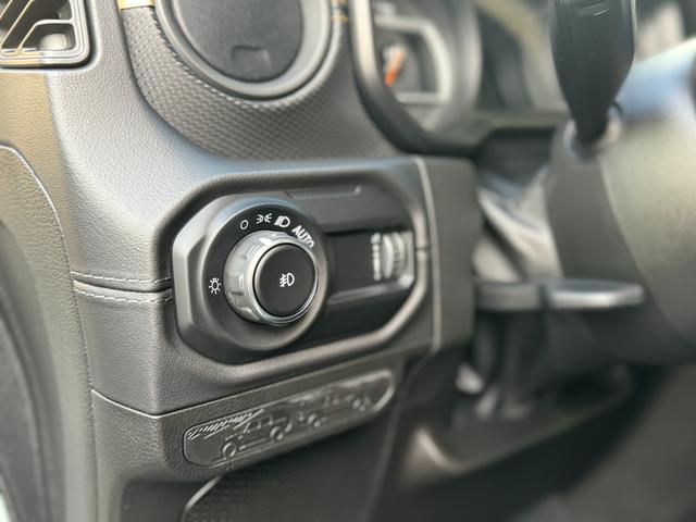 ジープ・ラングラーアンリミテッド 　ルビコン３９２　ファイナルエディション　スカイトップ　アール　ブラックナッパレザーシート　パワーシート　アダプティブクルーズコントロール　ワイヤレスカープレイ　ヒッチメンバー　リアコンプレッサー（31枚目）