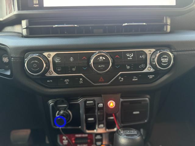 ジープ・ラングラーアンリミテッド 　ルビコン３９２　ファイナルエディション　スカイトップ　アール　ブラックナッパレザーシート　パワーシート　アダプティブクルーズコントロール　ワイヤレスカープレイ　ヒッチメンバー　リアコンプレッサー（47枚目）