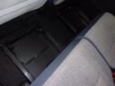 後部座席の下に引き出し式小物入れ!