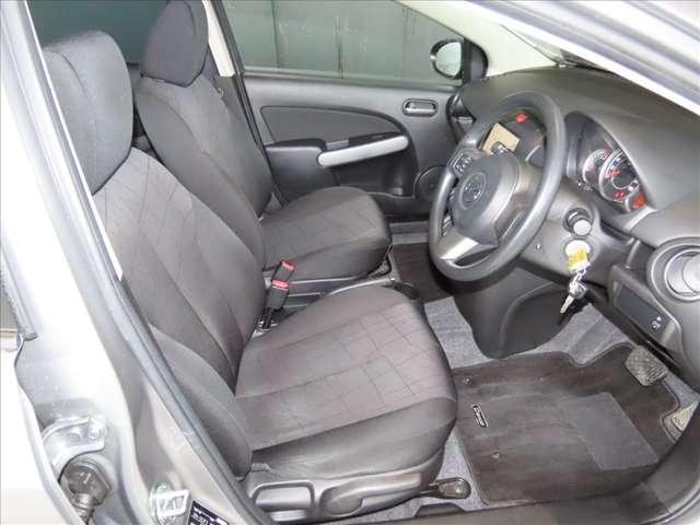 デミオ １．３　１３Ｃ－Ｖ　スマートエディションＩＩ　ワンオーナー／走行９９００キロ／フルセグＴＶナビ（10枚目）