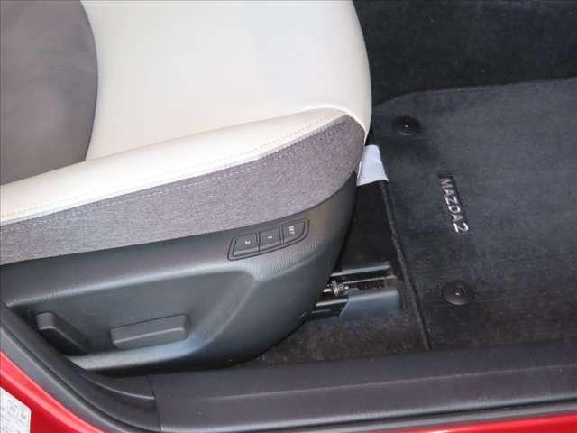 ＭＡＺＤＡ２ １５Ｓ　ホワイト　コンフォート　ナビ・３６０°ビューカメラ・ＣＤ／ＤＶＤ／フルセグＴＶ・アダプティブＬＥＤヘッドライト・Ａｐｐｌｅ　ＣａｒＰｌａｙ／Ａｎｄｒｏｉｄ　Ａｕｔｏ対応・運転席電動シート・前席シートヒーター・ＥＴＣ（13枚目）