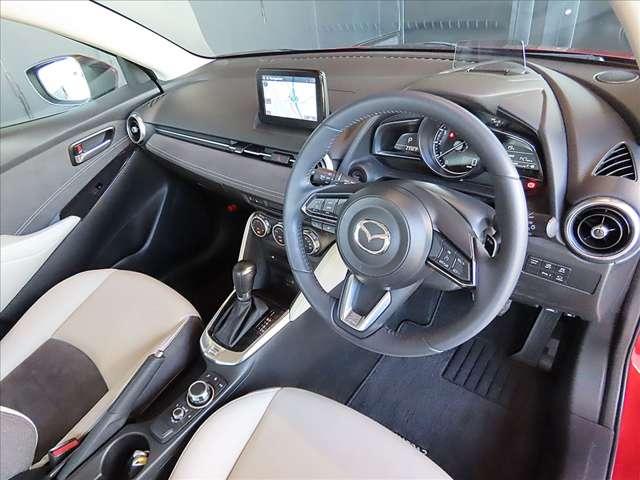 ＭＡＺＤＡ２ １５Ｓ　ホワイト　コンフォート　ナビ・３６０°ビューカメラ・ＣＤ／ＤＶＤ／フルセグＴＶ・アダプティブＬＥＤヘッドライト・Ａｐｐｌｅ　ＣａｒＰｌａｙ／Ａｎｄｒｏｉｄ　Ａｕｔｏ対応・運転席電動シート・前席シートヒーター・ＥＴＣ（14枚目）