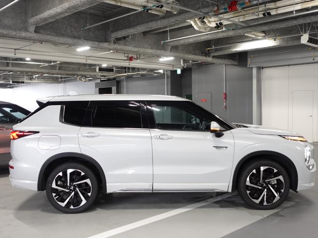 アウトランダーＰＨＥＶ Ｐ　★スポーティパッケージ★前後ドラレコ・ＥＴＣ２．０★スマホ連携ナビ★マルチアラウンドモニター★衝突被害軽減ブレーキ★パワーシート（15枚目）