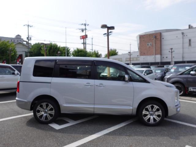 デリカＤ：５ Ｐ　１０．１型ナビ　マルチアラウンドモニター　後側方車両検知　左電動サイドステップ　両側電動スライドドア　衝突被害軽減ブレーキ　ＥＴＣ　ドラレコ（7枚目）