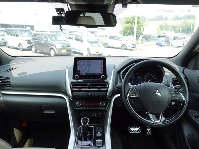 エクリプスクロスＰＨＥＶ Ｐ　スマホ連携ナビ　マルチアラウンドモニター　後側方車両検知　本革シート　衝突被害軽減ブレーキ　パーキングソナー　レーダークルーズコントロール（11枚目）