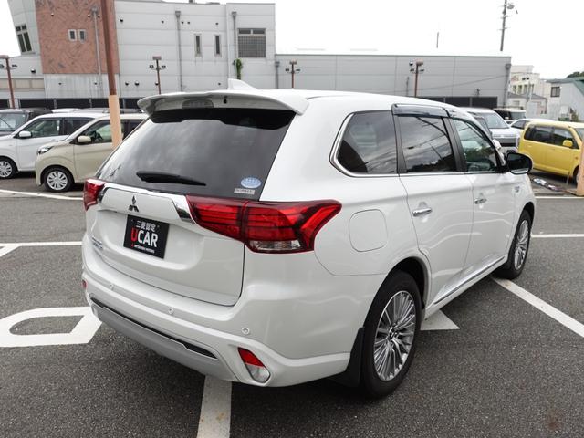 アウトランダーＰＨＥＶ Ｇプラスパッケージ　スマホ連携ナビ　マルチアラウンドモニター　パワーバックドア　衝突被害軽減ブレーキ　レーダークルーズ　ハンドルヒーター　ＥＴＣ（7枚目）