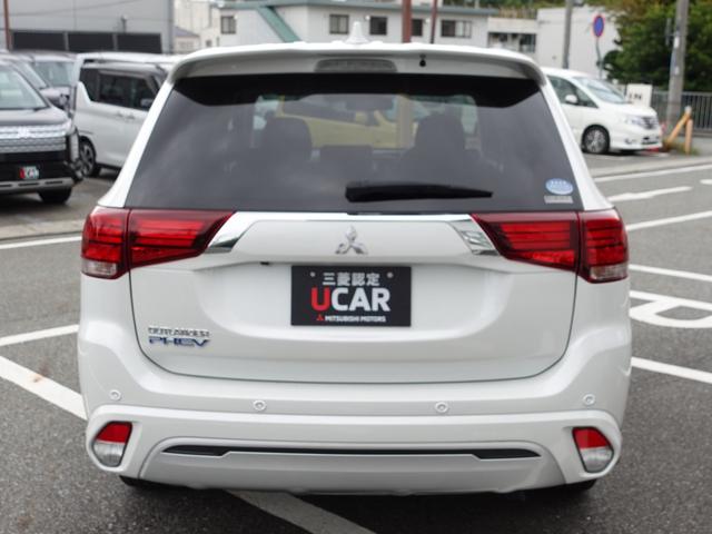 アウトランダーＰＨＥＶ Ｇプラスパッケージ　スマホ連携ナビ　マルチアラウンドモニター　パワーバックドア　衝突被害軽減ブレーキ　レーダークルーズ　ハンドルヒーター　ＥＴＣ（8枚目）