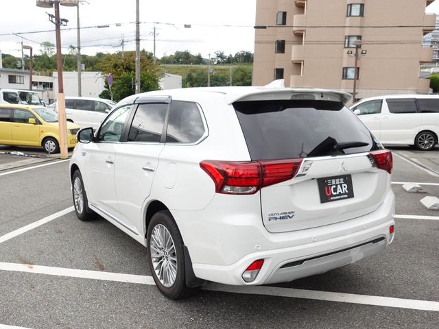アウトランダーＰＨＥＶ Ｇプラスパッケージ　スマホ連携ナビ　マルチアラウンドモニター　パワーバックドア　衝突被害軽減ブレーキ　レーダークルーズ　ハンドルヒーター　ＥＴＣ（9枚目）