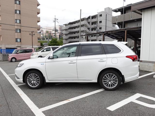 アウトランダーＰＨＥＶ Ｇプラスパッケージ　スマホ連携ナビ　マルチアラウンドモニター　パワーバックドア　衝突被害軽減ブレーキ　レーダークルーズ　ハンドルヒーター　ＥＴＣ（10枚目）