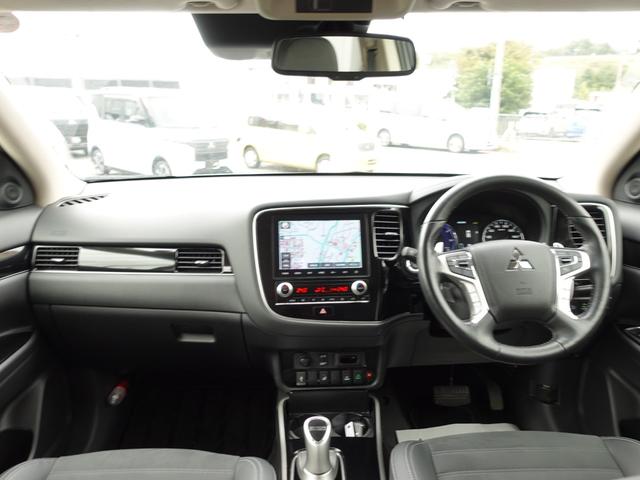 アウトランダーＰＨＥＶ Ｇプラスパッケージ　スマホ連携ナビ　マルチアラウンドモニター　パワーバックドア　衝突被害軽減ブレーキ　レーダークルーズ　ハンドルヒーター　ＥＴＣ（11枚目）
