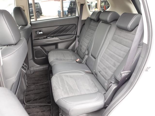 アウトランダーＰＨＥＶ Ｇプラスパッケージ　スマホ連携ナビ　マルチアラウンドモニター　パワーバックドア　衝突被害軽減ブレーキ　レーダークルーズ　ハンドルヒーター　ＥＴＣ（33枚目）