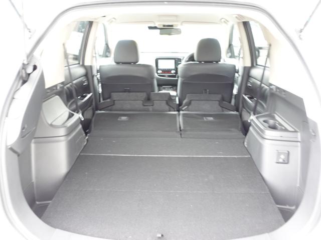 アウトランダーＰＨＥＶ Ｇプラスパッケージ　スマホ連携ナビ　マルチアラウンドモニター　パワーバックドア　衝突被害軽減ブレーキ　レーダークルーズ　ハンドルヒーター　ＥＴＣ（38枚目）