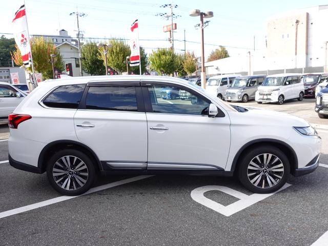 アウトランダー ２０Ｇ　スマホ連携ディスプレイオーディオ／全方位ドカメラ／連動ＥＴＣ車載器／車両検知警報システム／オートマチックハイビーム／電動サイドブレーキシステム（5枚目）