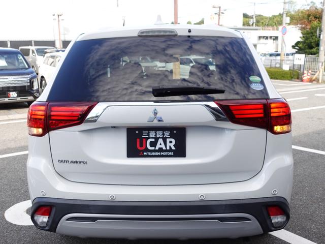 アウトランダー ２０Ｇ　スマホ連携ディスプレイオーディオ／全方位ドカメラ／連動ＥＴＣ車載器／車両検知警報システム／オートマチックハイビーム／電動サイドブレーキシステム（7枚目）