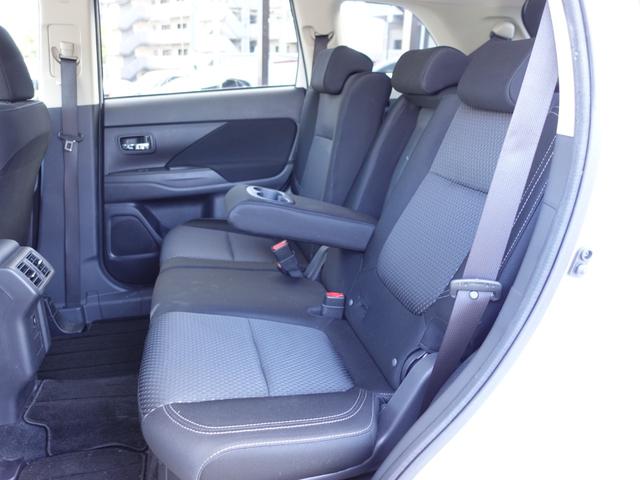 アウトランダー ２０Ｇ　スマホ連携ディスプレイオーディオ／全方位ドカメラ／連動ＥＴＣ車載器／車両検知警報システム／オートマチックハイビーム／電動サイドブレーキシステム（12枚目）