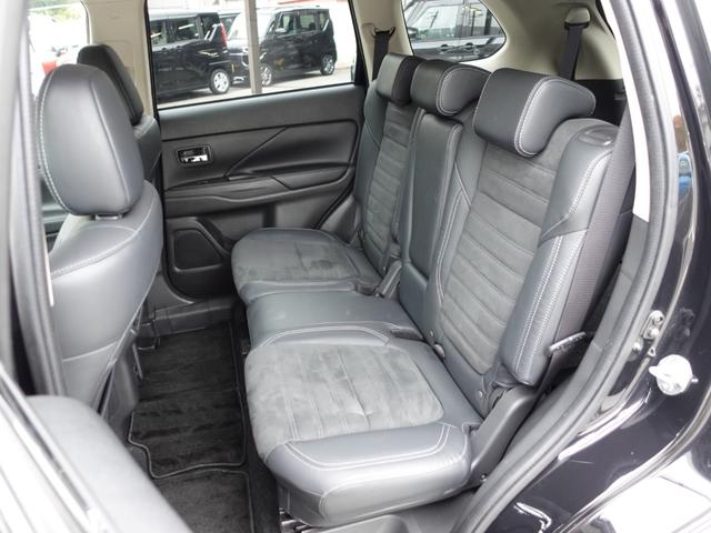 足元広々セカンドシート！