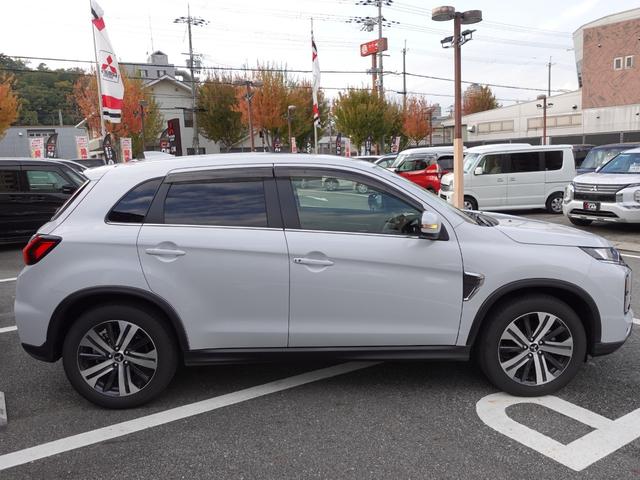 ＲＶＲ Ｇ　ナビ　バックカメラ　クルーズコントロール　衝突被害軽減ブレーキ　４ＷＤ　車線逸脱警報装置　踏み間違い防止アシスト　ＥＴＣ　ドライブレコーダー（6枚目）