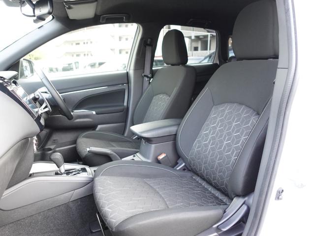 ＲＶＲ Ｇ　ナビ　バックカメラ　クルーズコントロール　衝突被害軽減ブレーキ　４ＷＤ　車線逸脱警報装置　踏み間違い防止アシスト　ＥＴＣ　ドライブレコーダー（11枚目）