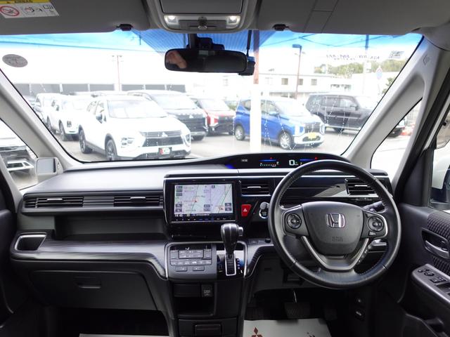 ステップワゴンスパーダ スパーダクールスピリット　アドバンスパッケージβ　純正９型メモリーナビ　後席フリップダウンモニター　ナビ連動フロントドライブレコーダー　ビルトインＥＴＣ車載器　両側電動スライドドア（12枚目）