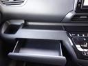 ダッシュボードにも平らな物置スペースあります!