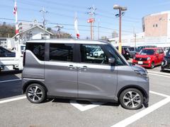 リヤカメラで後方の安全確認もバッチリ！車庫入れも安心してできます！ 6