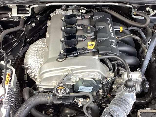 ロードスターのために専用設計されたＳＫＹＡＣＴＩＶ-Ｇ　１．５Ｌエンジン搭載。全てを「使い切る」ことを前提として開発されたエンジンです。クイックな反応とやる気にさせてくれるサウンドをご体感ください。